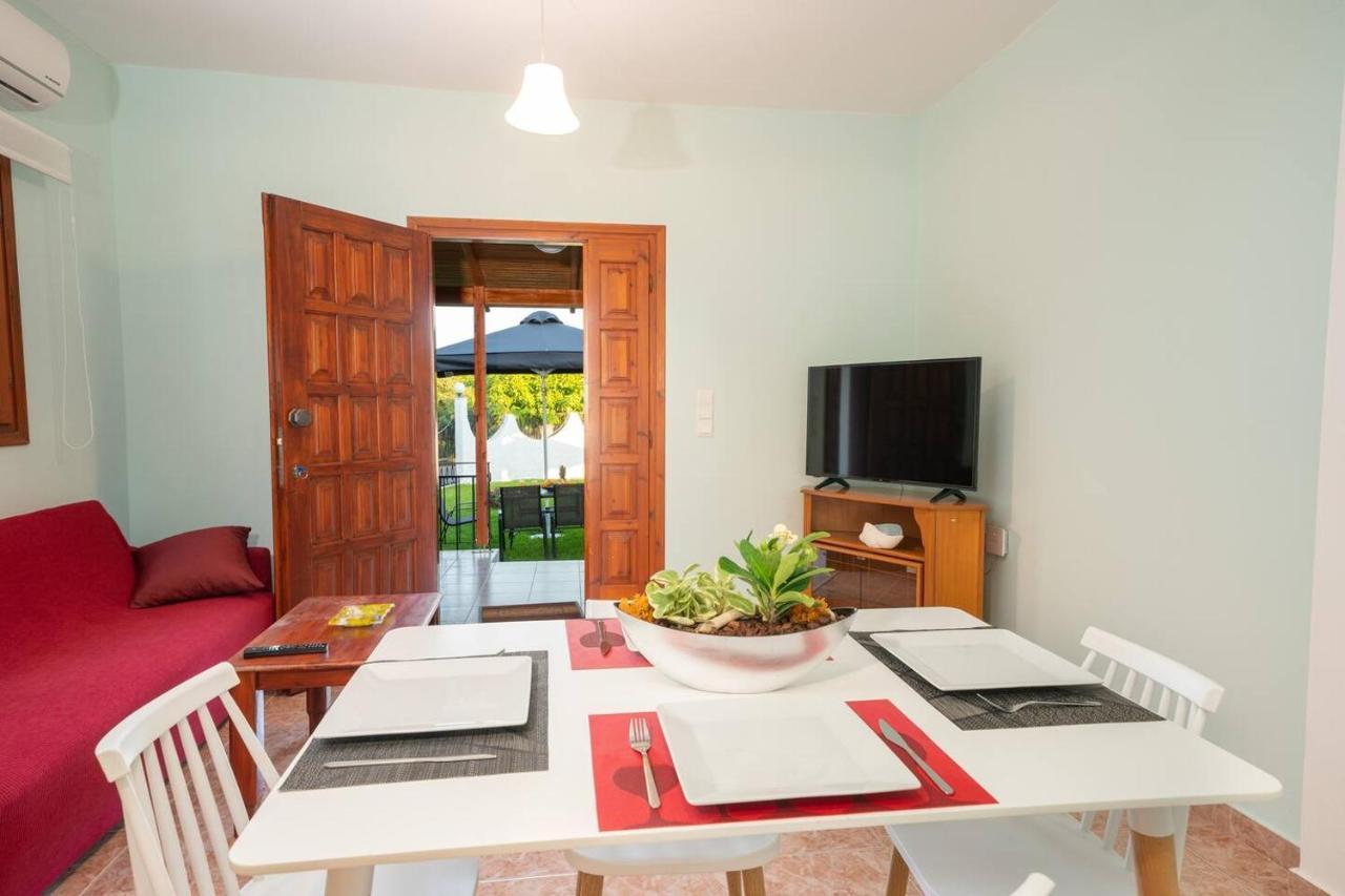 Afroditi Holiday Home - Blue Apartment Svoronata Eksteriør bilde